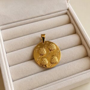 Pingente Medalha Love + Corações Cristal